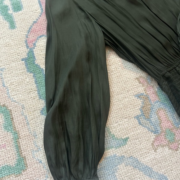 Elegant Dark Green Pleated Dress - Picture 3 of 4